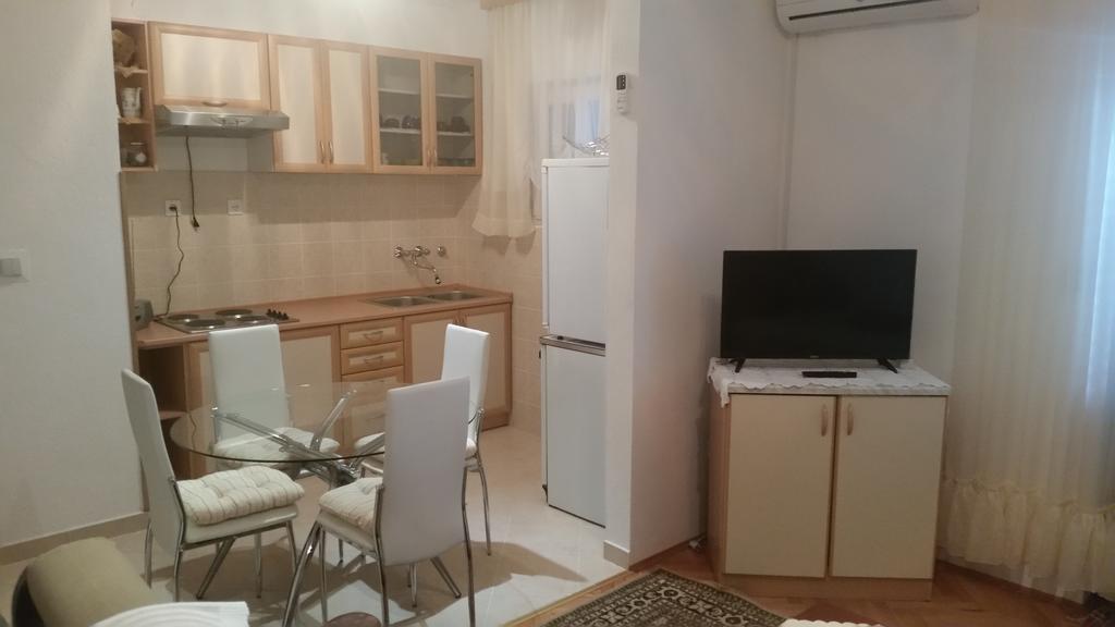Apartment B&K Raslina 외부 사진